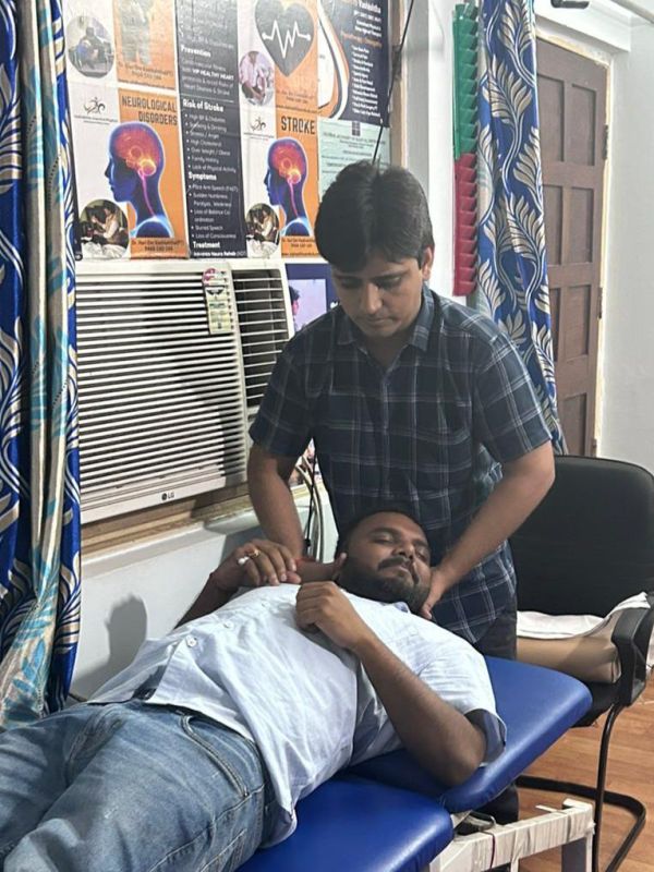 Osteopathy-with-Cervical-Manipulation-by-Dr.-Hari-Om-Vashishtha